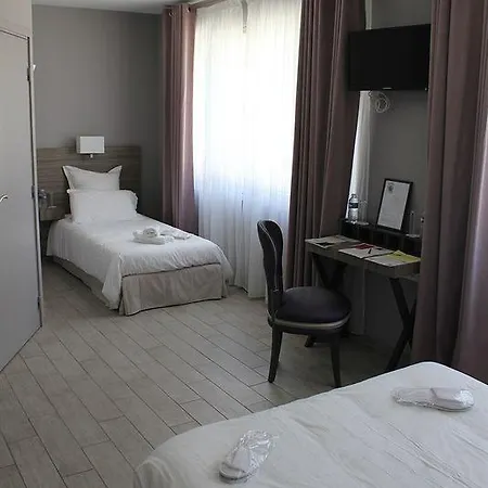 Le Poseidon Отель Ла-Сейн-сюр-Мер