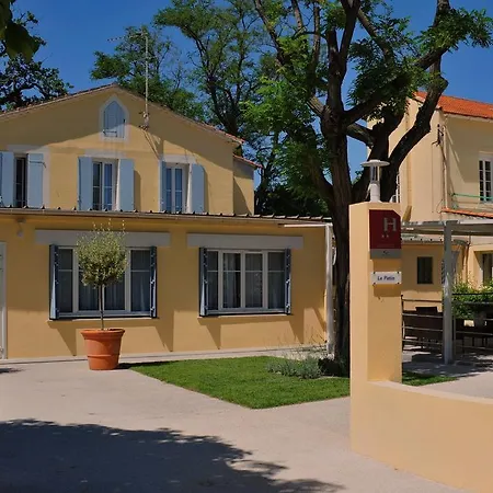 Отель Le Poseidon Ла-Сейн-сюр-Мер