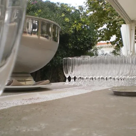 Le Poseidon Hotel 2*