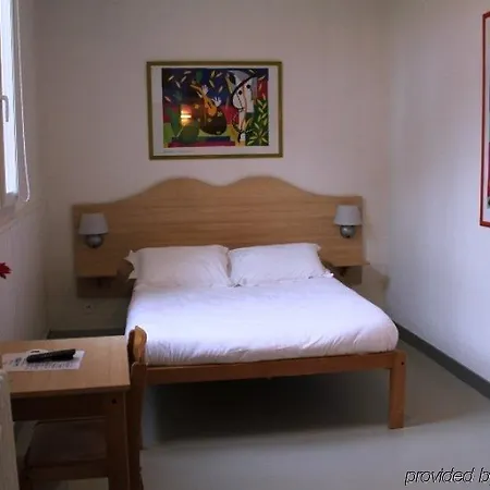 Le Poseidon Отель Ла-Сейн-сюр-Мер