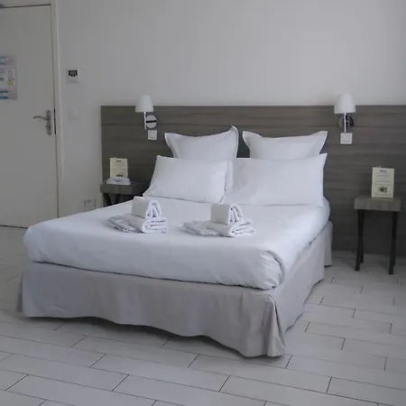 Le Poseidon Ла-Сейн-сюр-Мер