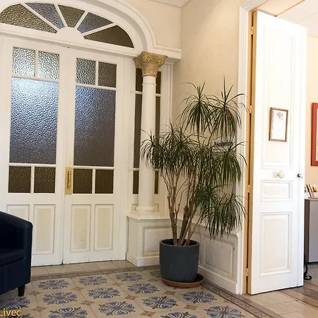 Le Poseidon Hotel 2*