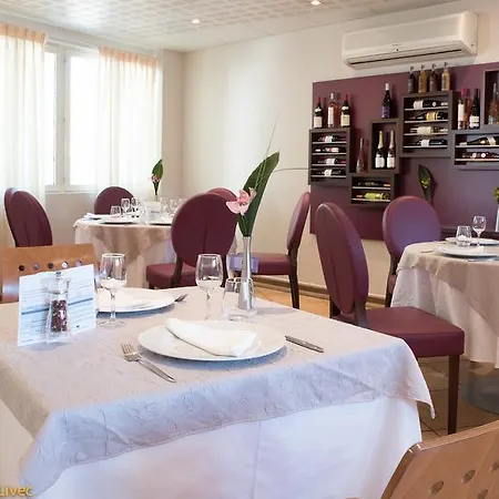 Le Poseidon Ла-Сейн-сюр-Мер