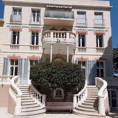 Le Poseidon Отель 2*