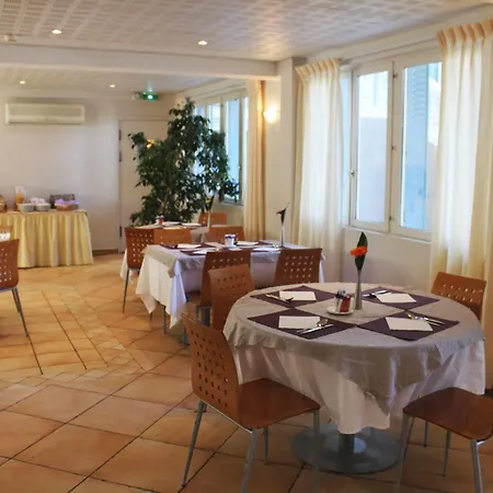 Le Poseidon 2* Ла-Сейн-сюр-Мер