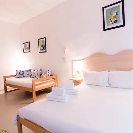 Le Poseidon Ла-Сейн-сюр-Мер