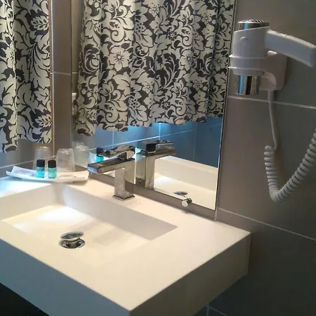 Le Poseidon 2* Ла-Сейн-сюр-Мер