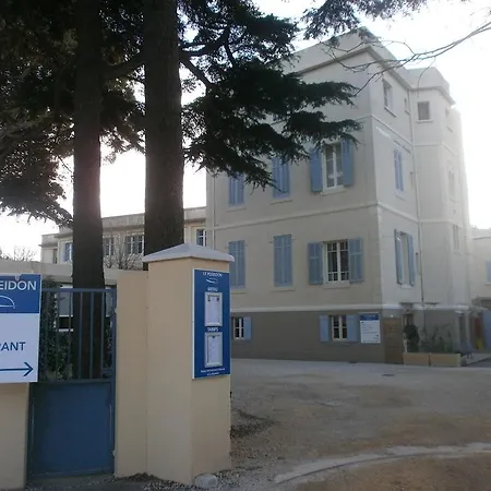 Le Poseidon Ла-Сейн-сюр-Мер